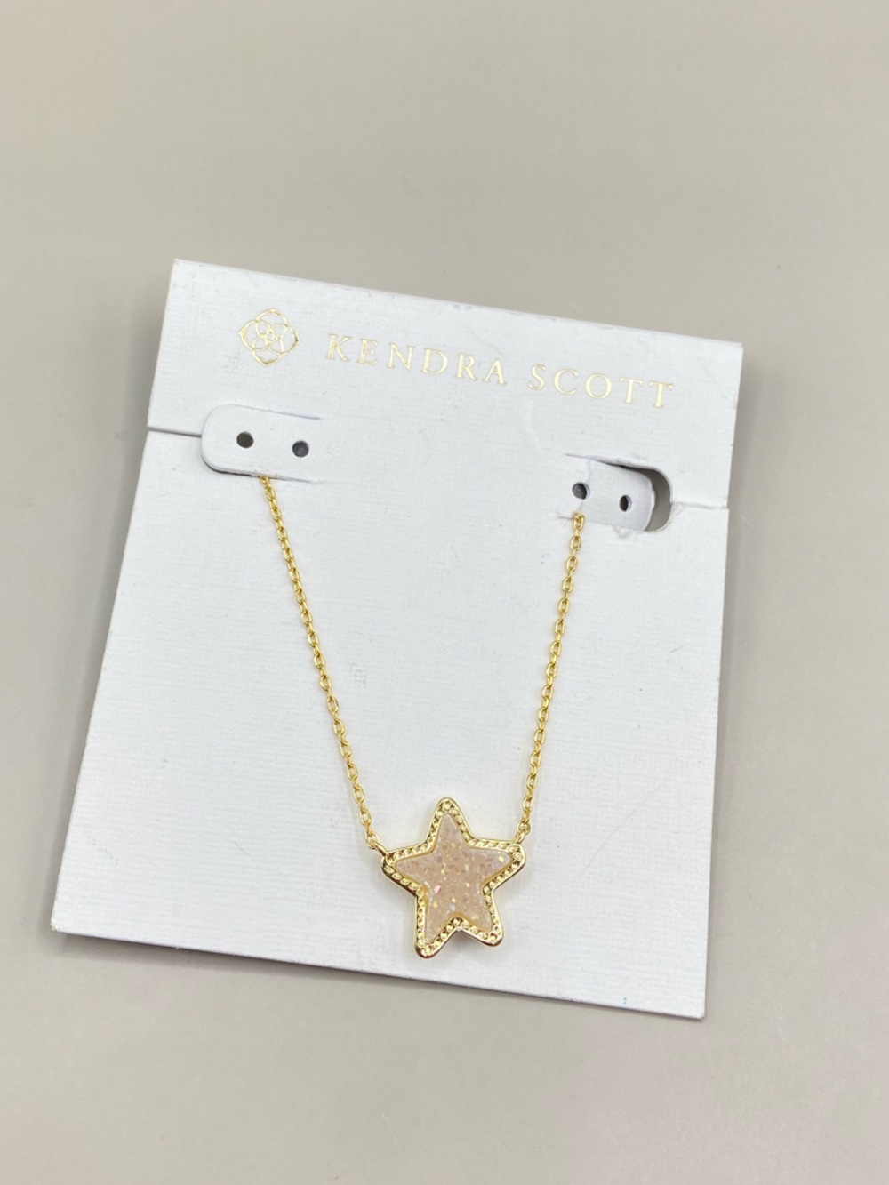 NWT Kendra Scott Jae Star Short Pendant Necklace - Picture 2 of 6